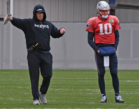 Three Patriots quarterbacks took first-team reps in bye week practice